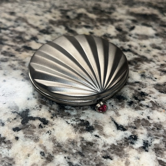 Victoria Secret Seashell Compact With Powder - Picture 4 of 6